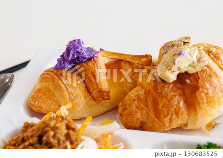 朝食バイキング。 沖縄特産のゴーヤチャンプルー、人参しりしり等。クロワッサンには沖縄特産の紅芋や黒糖 朝食バイキング。 沖縄特産のゴーヤチャンプルー、人参しりしり等。クロワッサンには沖縄特産の紅芋や黒糖 130683525