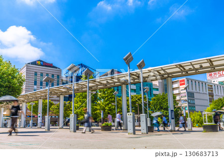 日本の横浜都市景観　地下鉄　「センター南駅」前などを望む 130683713