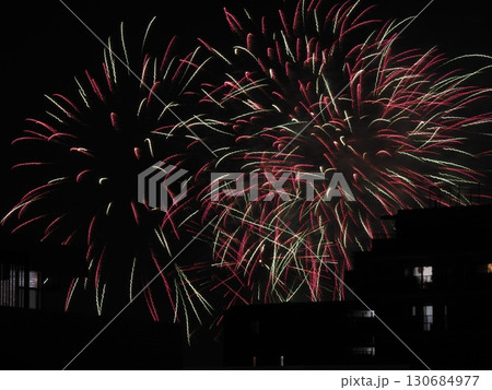 マンションの向こうに見えた戸田橋花火大会 130684977