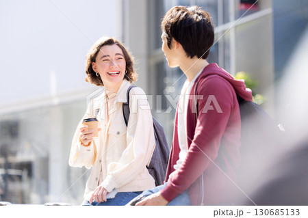 インバウンド 観光 東京の街を散策する外国人 インバウンド 観光 東京の街を散策する外国人 130685133