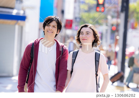 インバウンド 東京の街を散策する外国人 インバウンド 東京の街を散策する外国人 130686202