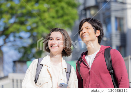 インバウンド 東京の街を散策する外国人 インバウンド 東京の街を散策する外国人 130686312