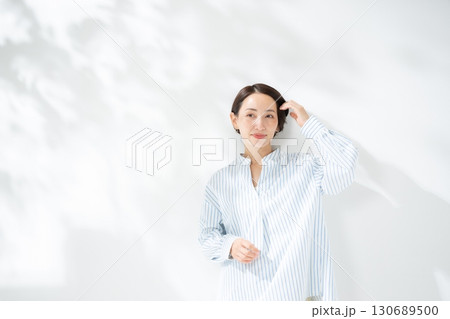 女性 笑顔 女性 笑顔 130689500