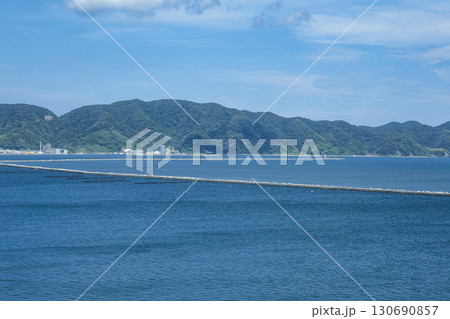 境港の展望台から眺める弓ヶ浜半島 130690857