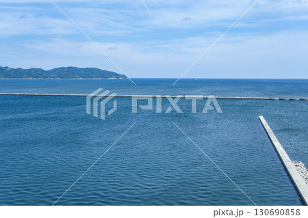 境港の展望台から眺める弓ヶ浜半島 130690858