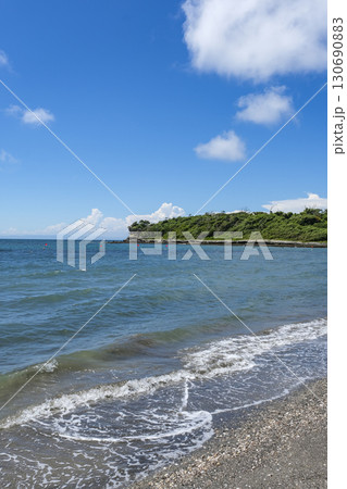 美しい砂浜が広がる館山の沖ノ島海水浴場 美しい砂浜が広がる館山の沖ノ島海水浴場 130690883