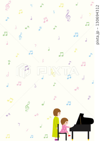 ピアノを弾く女の子と先生の壁紙 130694312