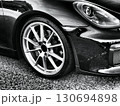 黒いスポーツカーのホイール 130694898