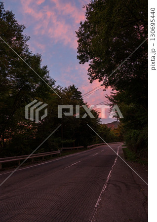 夕焼け空　綺麗な空の風景 130695440
