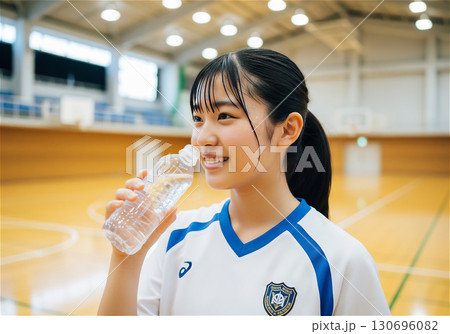 希望に満ちた学園生活をエンジョイしている生徒-日本の学校 130696082