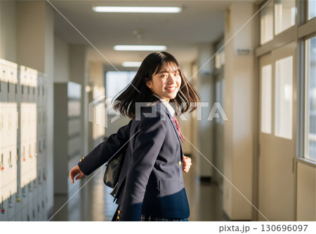 希望に満ちた学園生活をエンジョイしている生徒-日本の学校 希望に満ちた学園生活をエンジョイしている生徒-日本の学校 130696097