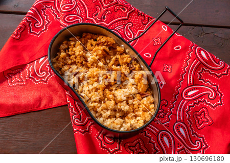 アウトドアで飯ごう campsites using a mess kit アウトドアで飯ごう campsites using a mess kit 130696180