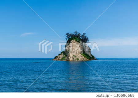 真夏の見附島 130696669