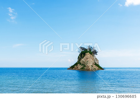真夏の見附島 130696685