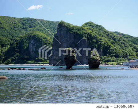 余市町にある、えびす岩と大黒岩 余市町にある、えびす岩と大黒岩 130696697