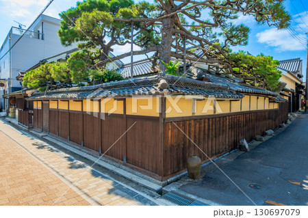 奈良県　御所市の町並み 130697079