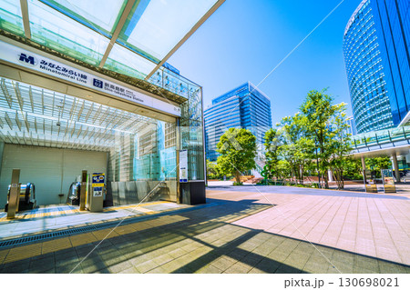 日本の横浜都市景観 みなとみらい線 新高島駅やビジネス街などを望む=23日 日本の横浜都市景観 みなとみらい線 新高島駅やビジネス街などを望む=23日 130698021