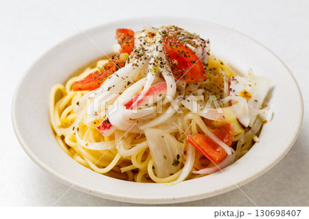 イカとトマトの冷製パスタ イカとトマトの冷製パスタ 130698407