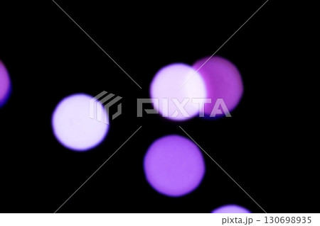 パープルカラー系玉ボケイメージ　(写真素材) 130698935