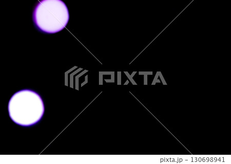パープルカラー系玉ボケイメージ (写真素材) パープルカラー系玉ボケイメージ (写真素材) 130698941