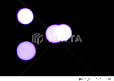 パープルカラー系玉ボケイメージ (写真素材) パープルカラー系玉ボケイメージ (写真素材) 130698956