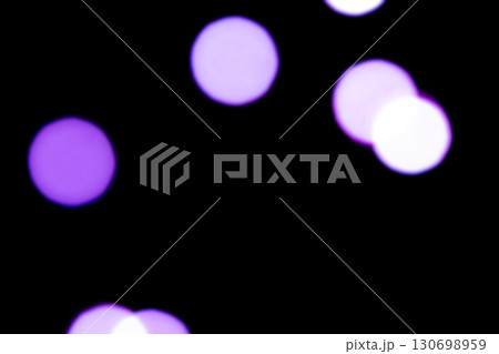 パープルカラー系玉ボケイメージ　(写真素材) 130698959