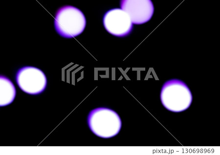 パープルカラー系玉ボケイメージ (写真素材) パープルカラー系玉ボケイメージ (写真素材) 130698969