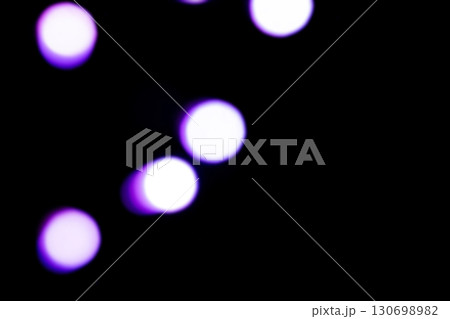 パープルカラー系玉ボケイメージ (写真素材) パープルカラー系玉ボケイメージ (写真素材) 130698982