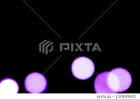パープルカラー系玉ボケイメージ　(写真素材) 130699002