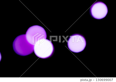 パープルカラー系玉ボケイメージ (写真素材) パープルカラー系玉ボケイメージ (写真素材) 130699007