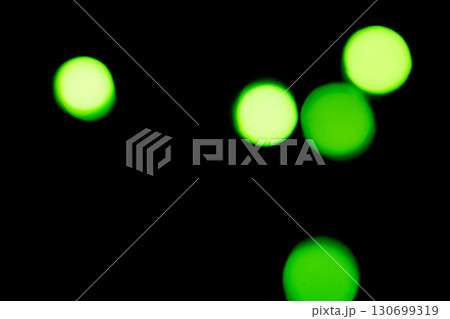イエローグリーンカラー系玉ボケイメージ (写真素材) イエローグリーンカラー系玉ボケイメージ (写真素材) 130699319