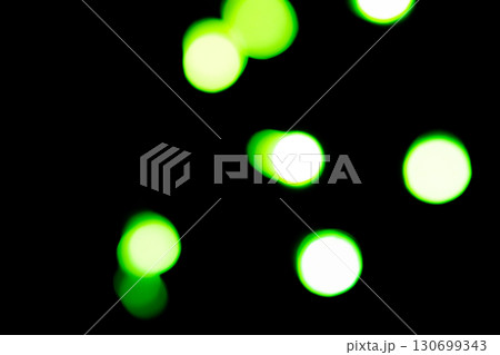 イエローグリーンカラー系玉ボケイメージ　(写真素材) 130699343