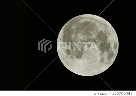 皆既月蝕前の満月　lunar eclipse　月  アルテミス計画　Artemis program 130700443