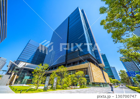 日本の横浜都市景観 みなとみらい線　新高島駅前のビジネス街などを望む＝23日 130700747