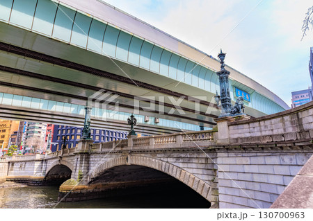 東京　中央区　日本橋と桜 130700963