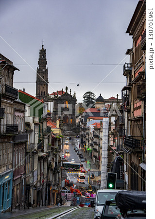 ポルトガル、坂道が作る街並みポルト ポルトガル、坂道が作る街並みポルト 130701961