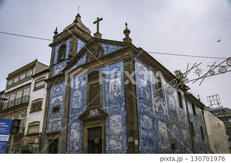 ポルトガル、坂道が作る街並みポルト 130701976