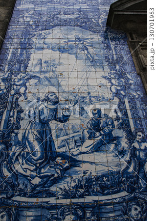 ポルトガル、坂道が作る街並みポルト 130701983