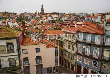 ポルトガル、坂道が作る街並みポルト 130702001