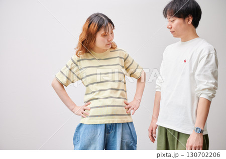 向き合う夫婦 妊婦 マタニティ 向き合う夫婦 妊婦 マタニティ 130702206