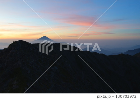 朝焼けの富士山 130702972