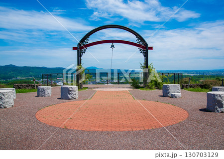 新潟県長岡市　国営越後丘陵公園のフォリーの丘　カリヨン 130703129