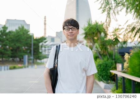 微笑む男性 130706240