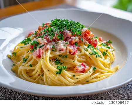 Creamy Spaghetti Carbonara with Crispy Pancetta	 130706457
