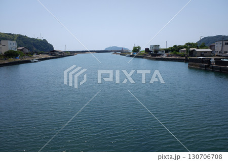 徳島県　牟岐川河口と出羽島遠景 130706708