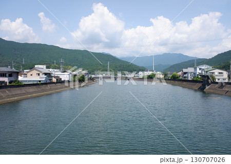 徳島県　牟岐川　大川橋より牟岐中央橋方面の眺め 130707026