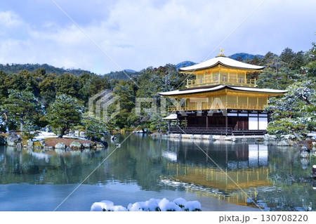 雪化粧の金閣寺 130708220
