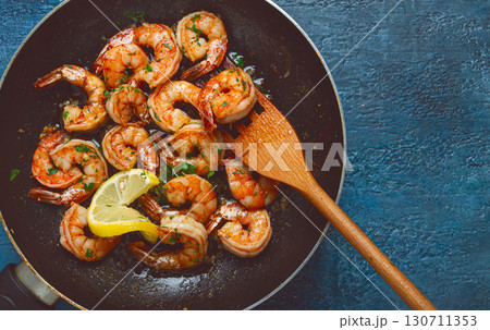 fried tiger prawns, jumbo, in garlic sauce, in butter, with herbs, in a frying pan, homemade, no people, 130711353