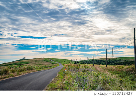 北海道・宗谷丘陵「白い道」の絶景 130712427