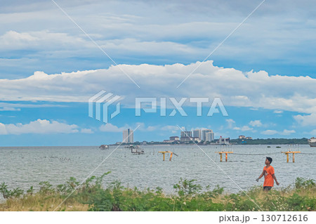 東京都柴又の下町情緒あふれる町並み 130712616